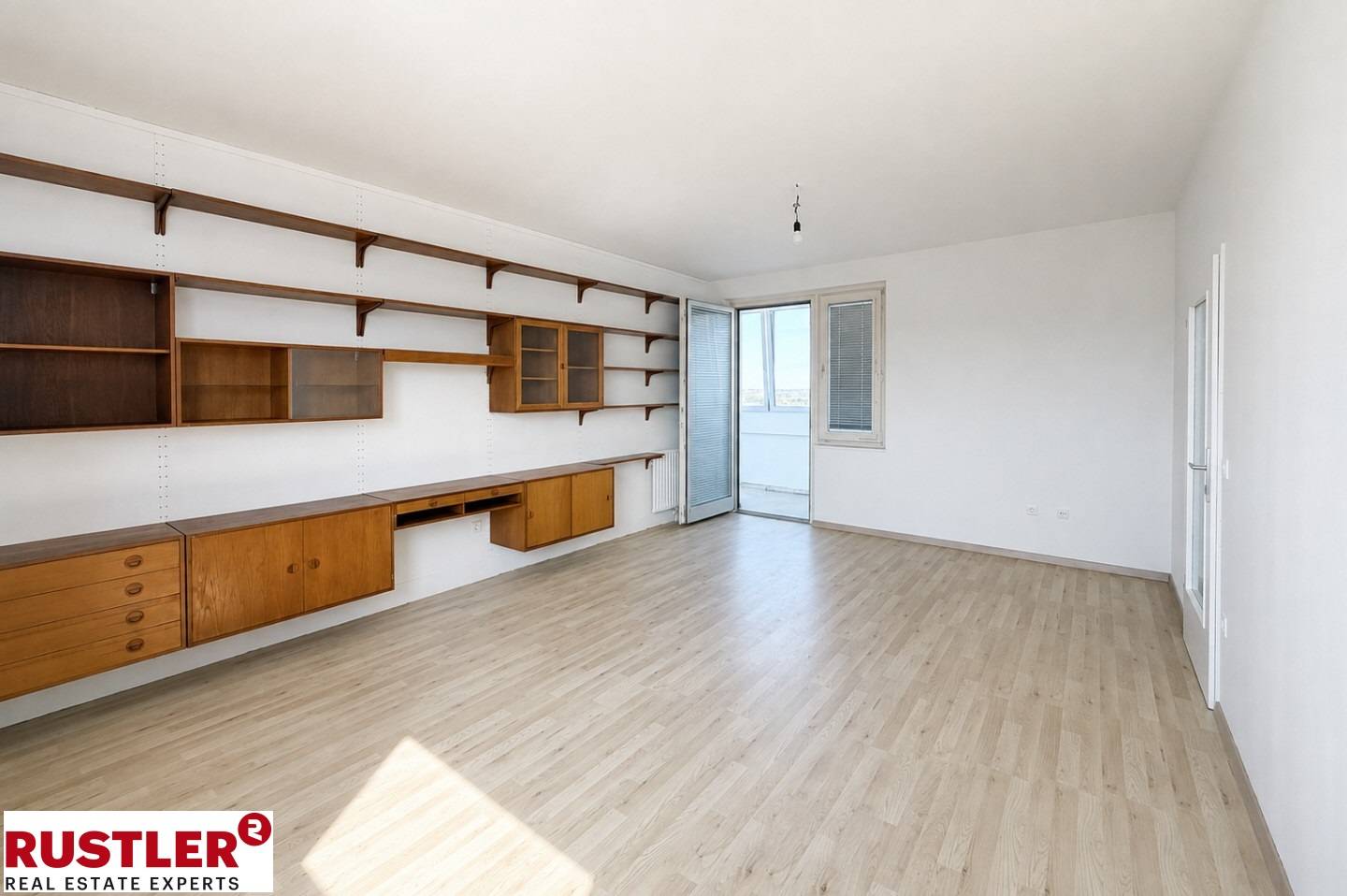 Frisch sanierte Wohnung mit verglaster Loggia