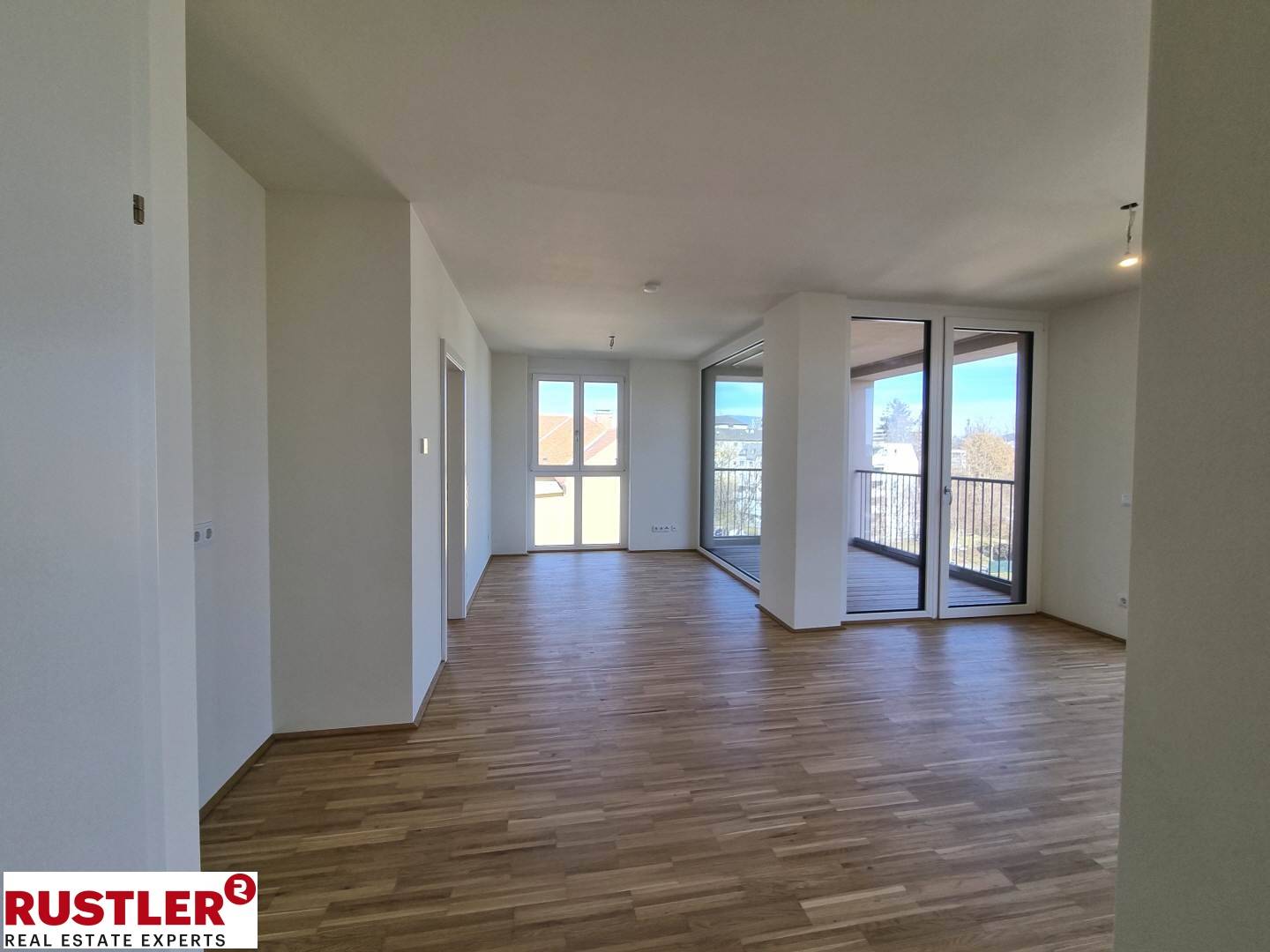Bright Wohnung with river view and loggia