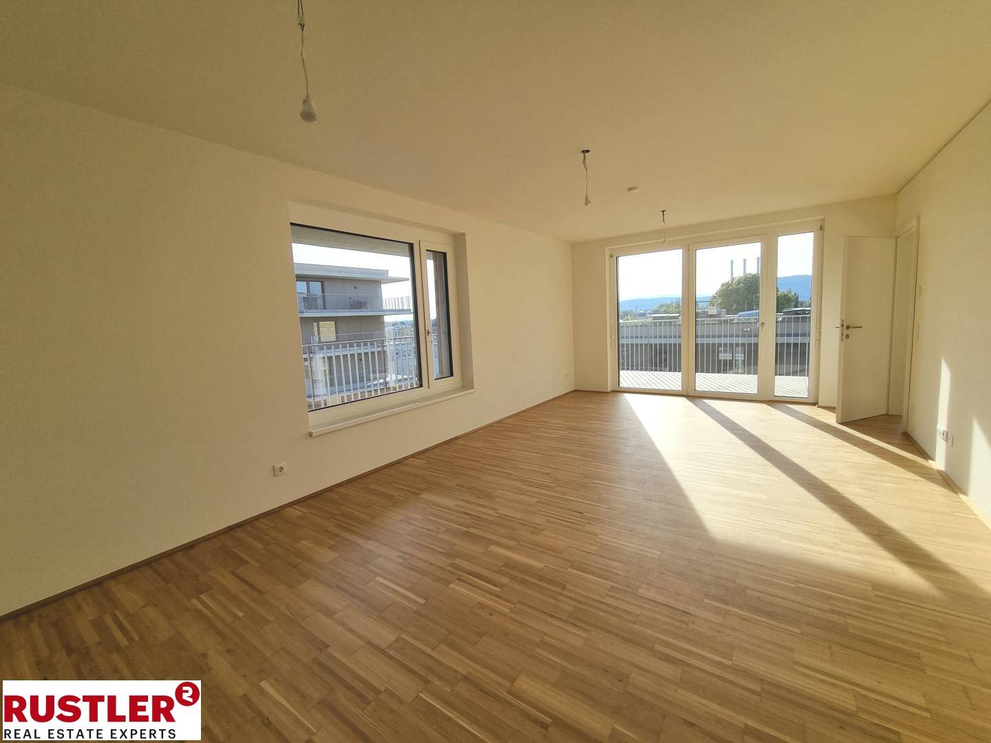 Bright apartment with balcony in a green setting