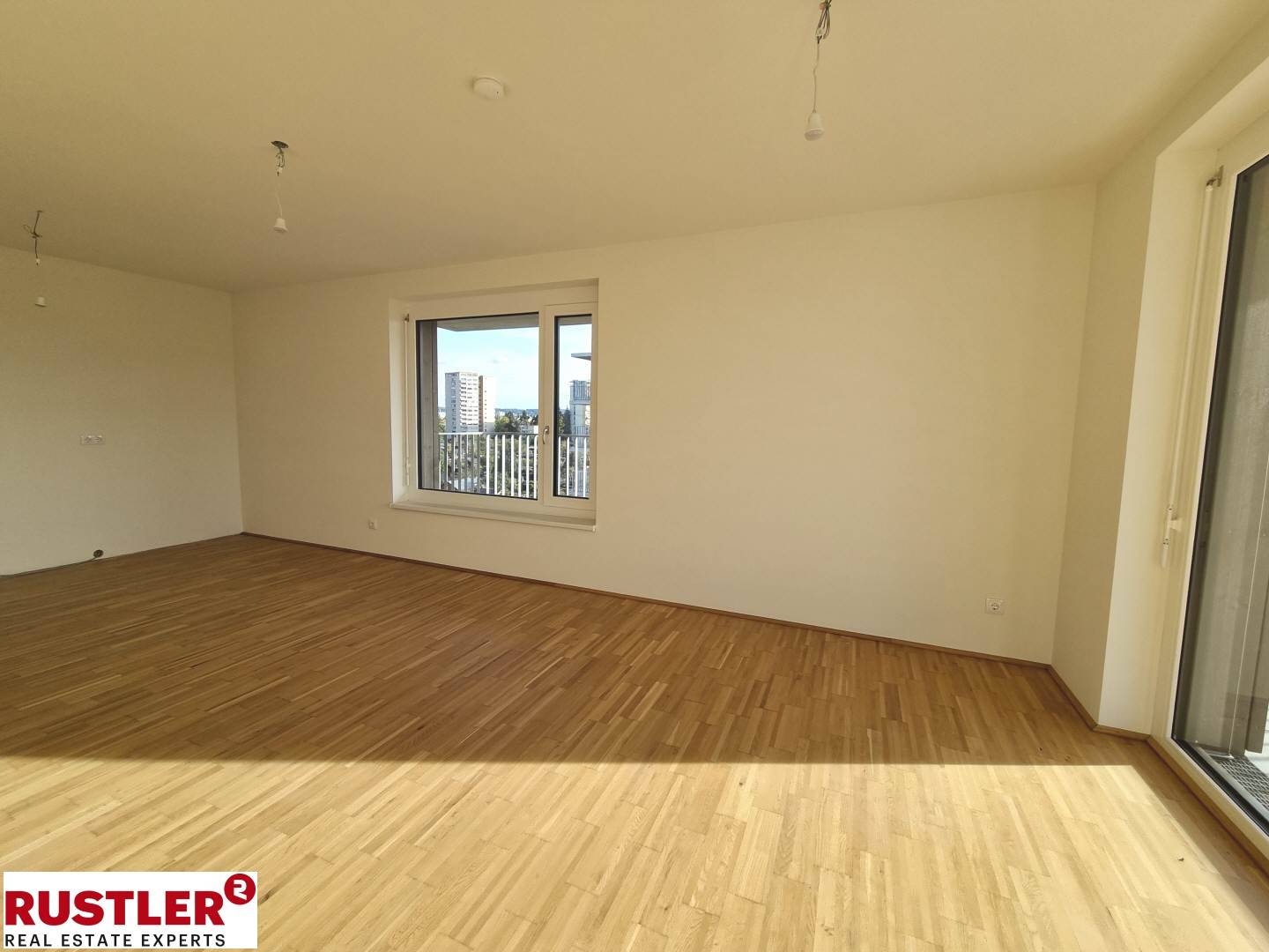 Bright apartment with balcony in a green setting