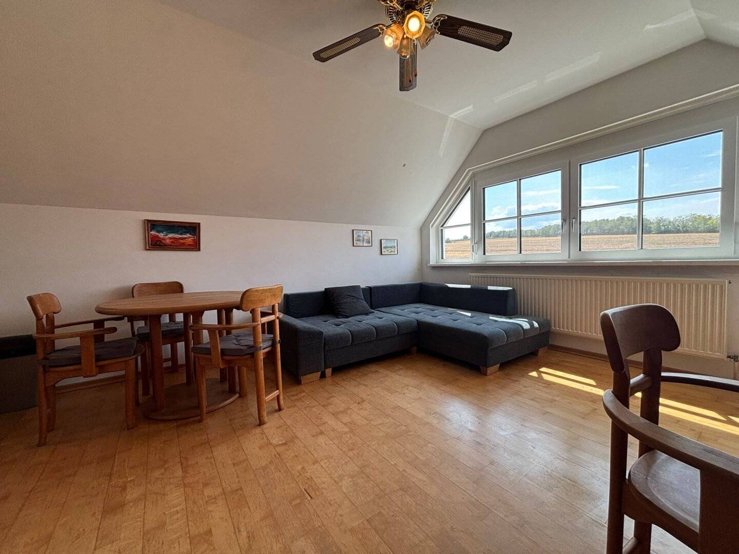 Living with Green View – cozy 2-room apartment with car parking space in Lanzendorf
