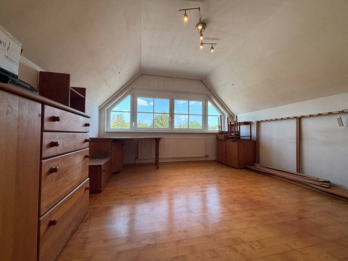 Living with Green View – cozy 2-room apartment with car parking space in Lanzendorf