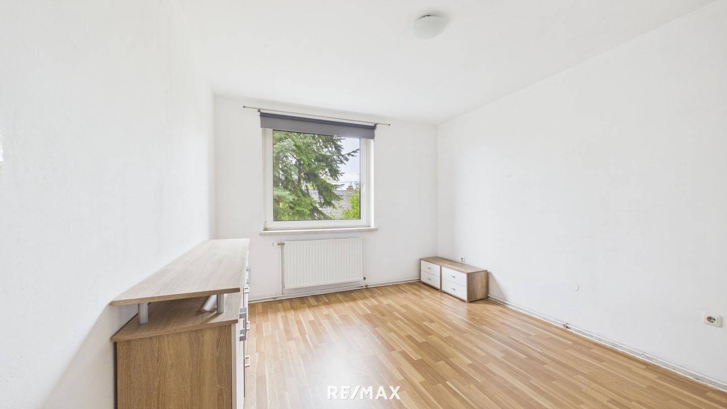 Quiet centrally located apartment with kitchen and parking