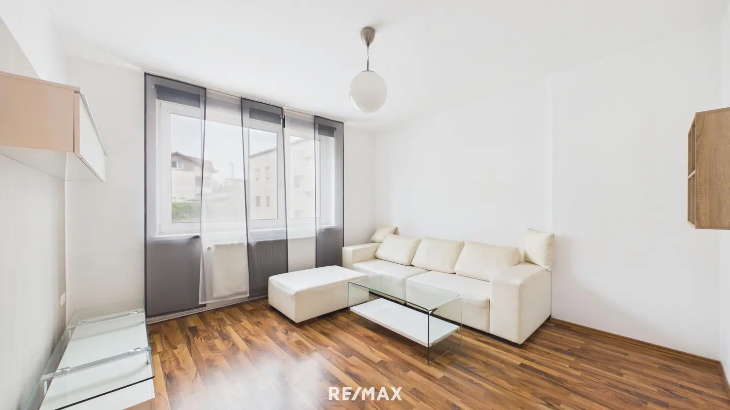 Quiet furnished apartment with included parking