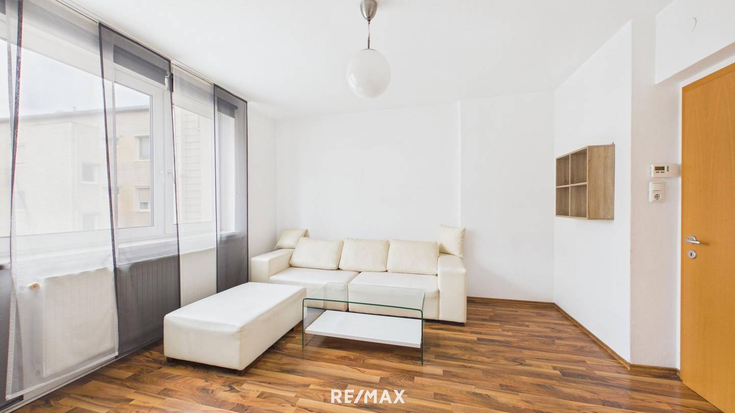 Quiet centrally located apartment with kitchen and parking