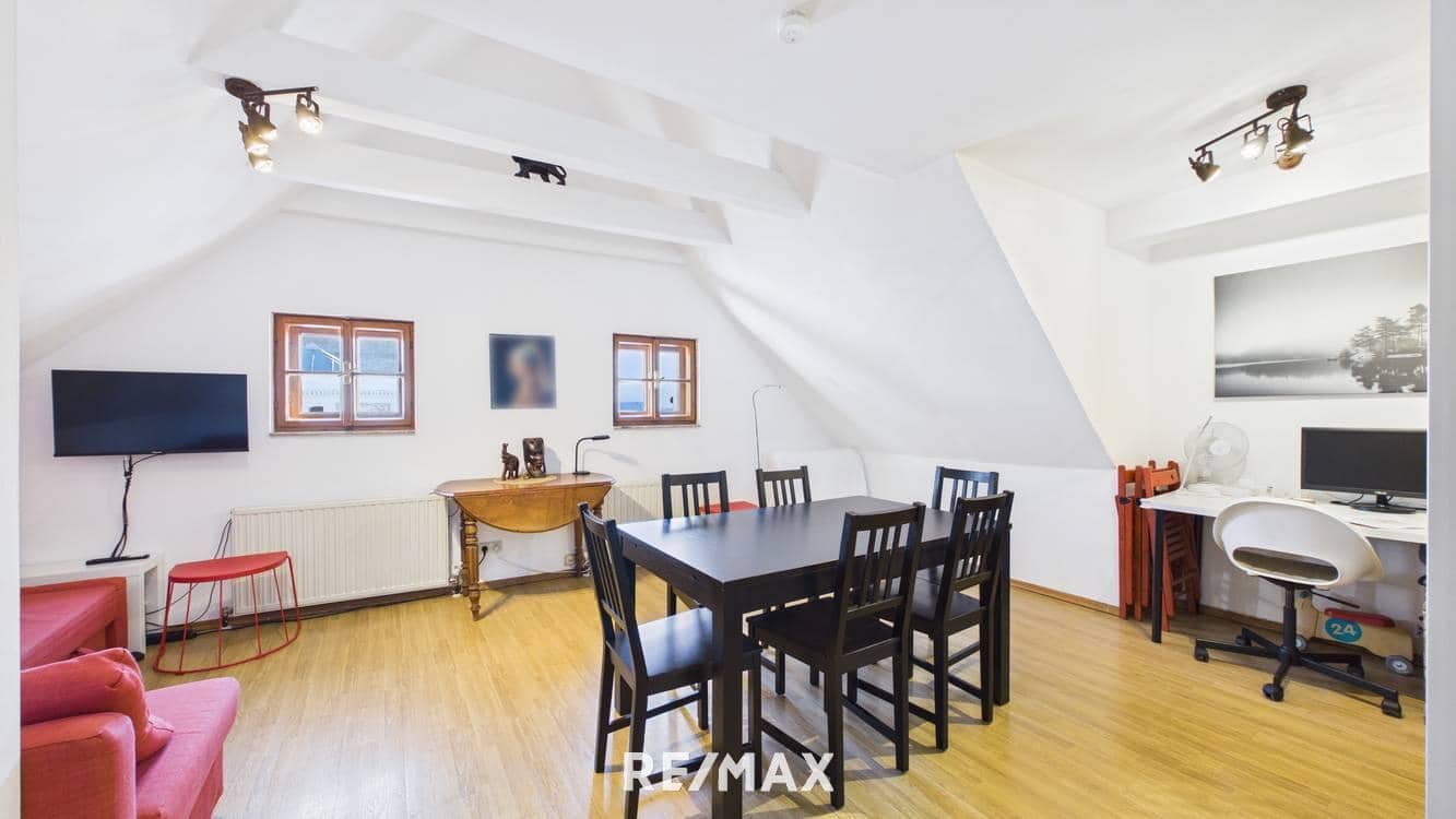 Gepflegte Dachgeschosswohnung in Altstadt mit hohem Vermietungspotenzial