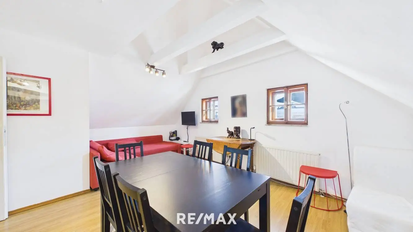 Dachgeschosswohnung Altstadt with attractive Airbnb potential