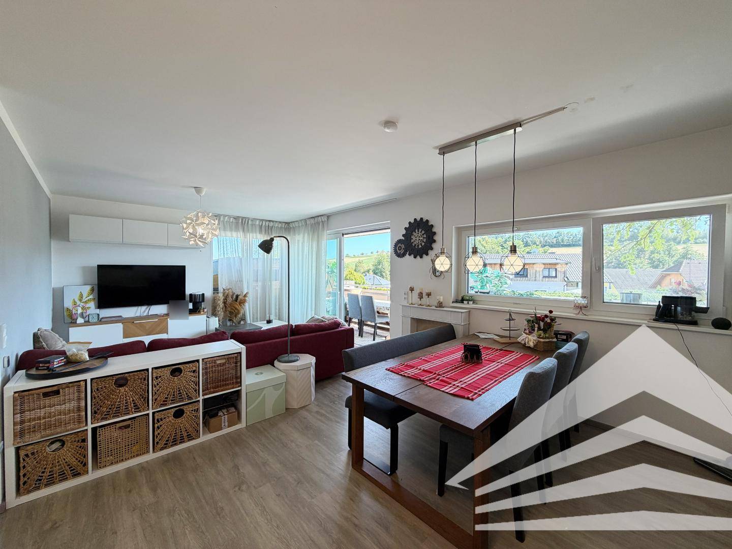 Bright apartment with large balcony and underground parking