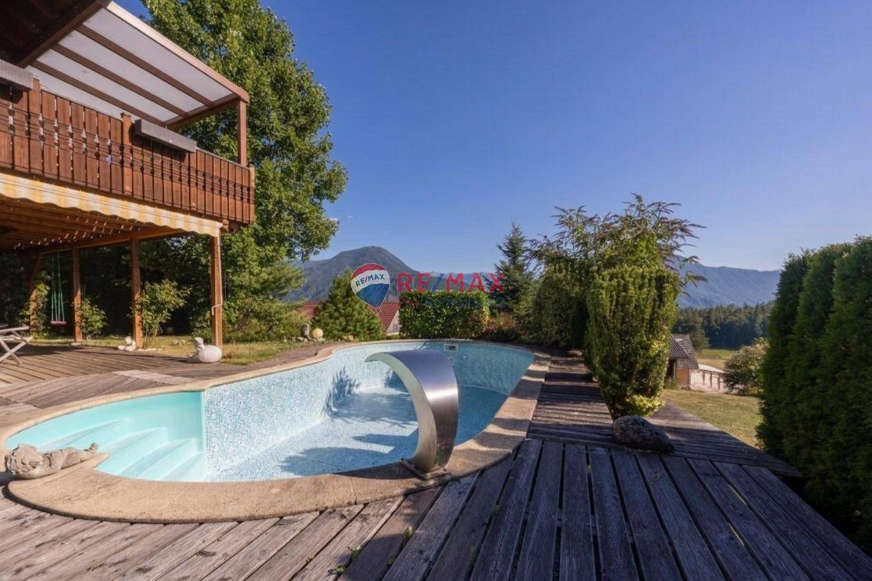 Familienwohnung mit Pool Garten und Bergblick