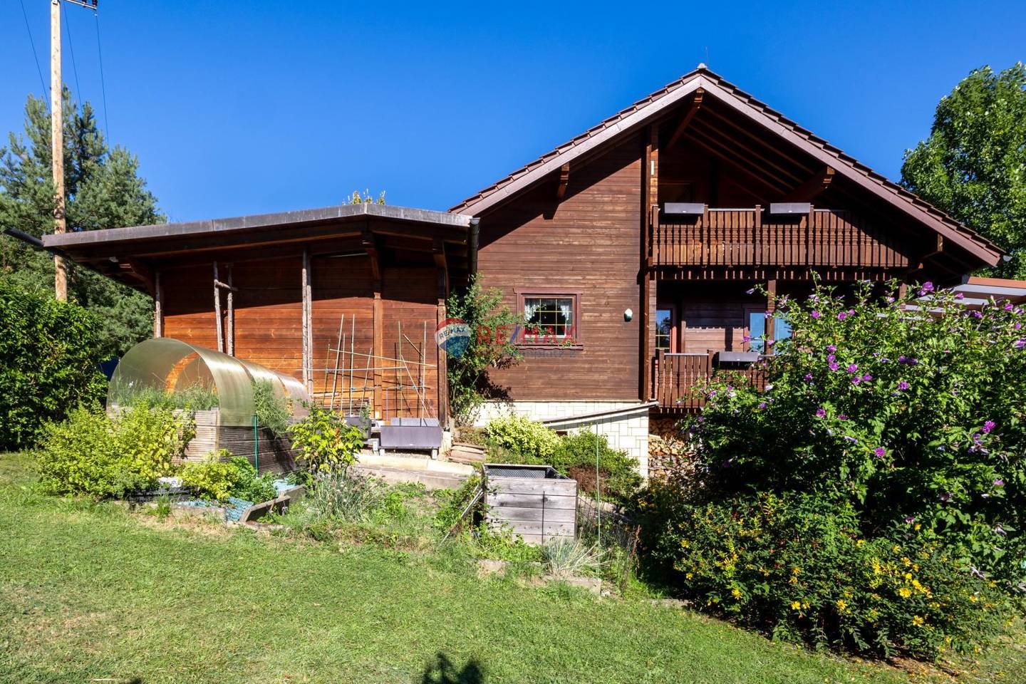 Familienwohnung mit Pool Garten und Bergblick