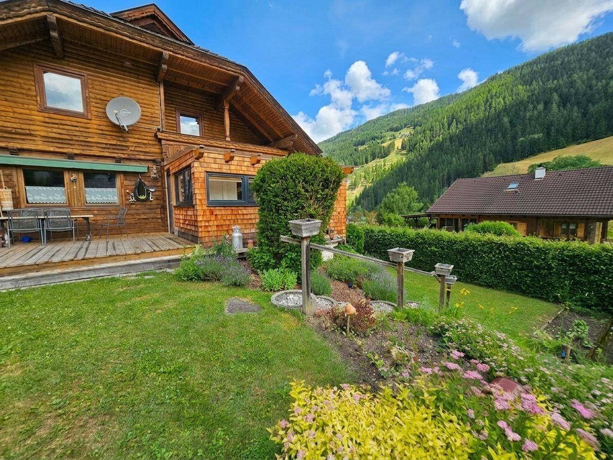 Garden retreat with conservatory and sauna family apartment
