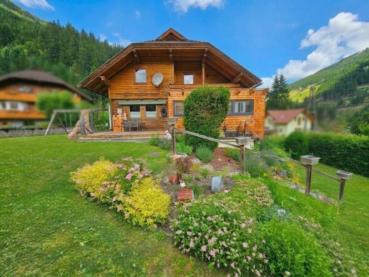Garden retreat with conservatory and sauna family apartment
