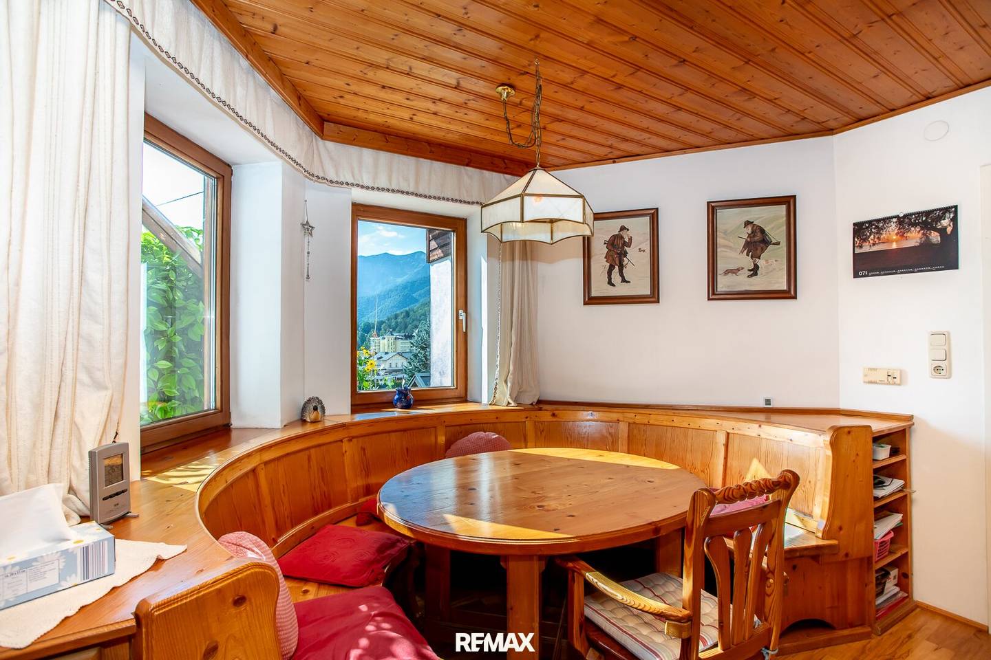Ein- bis Zweifamilienhaus in zentrumsnaher Lage mit beeindruckendem Bergpanorama!