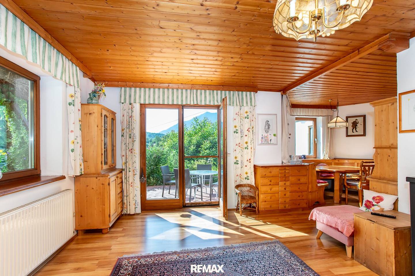 Ein- bis Zweifamilienhaus in zentrumsnaher Lage mit beeindruckendem Bergpanorama!