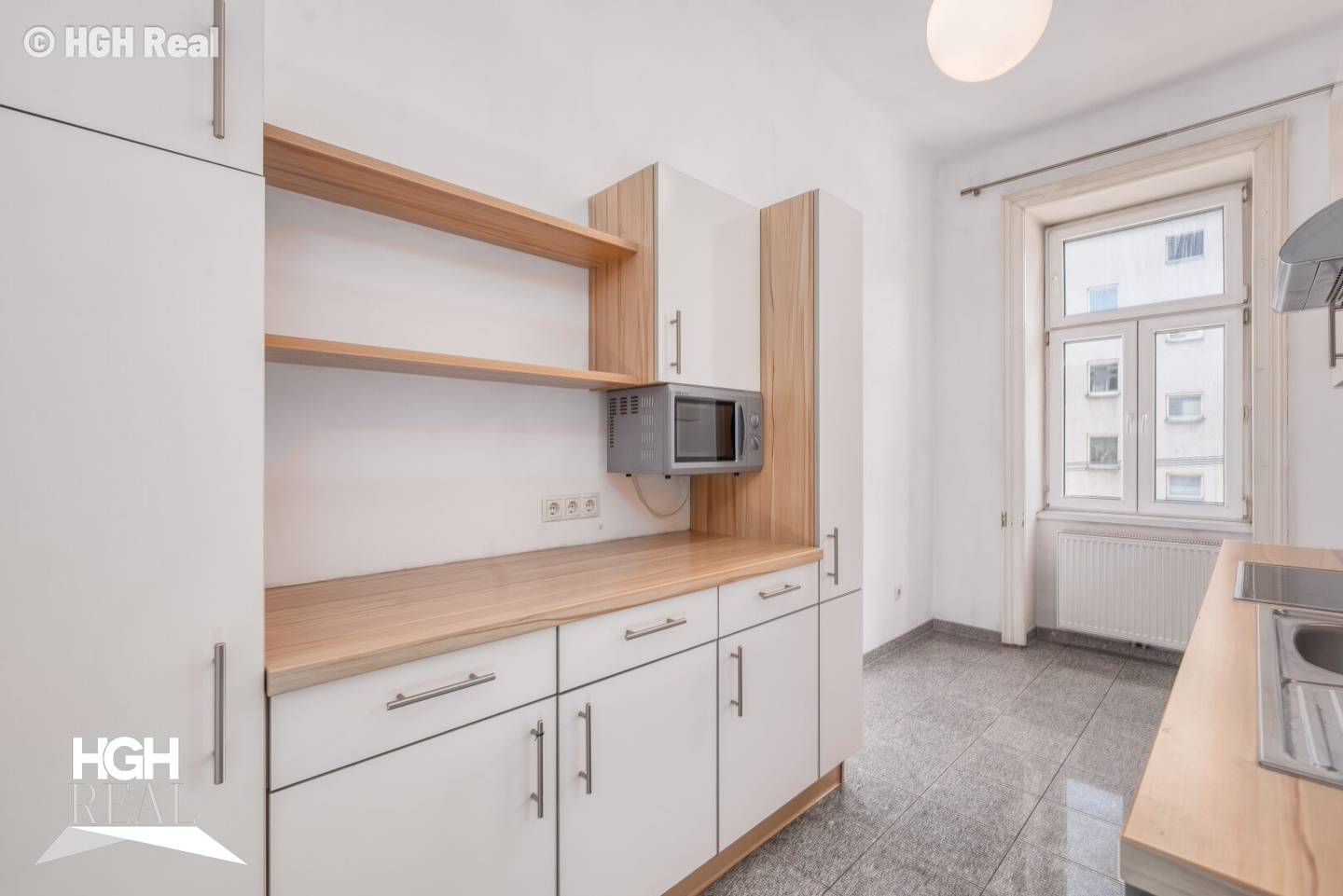 1160 Vienna Bright 3-room period apartment with elevator in central location of Ottakring near U3