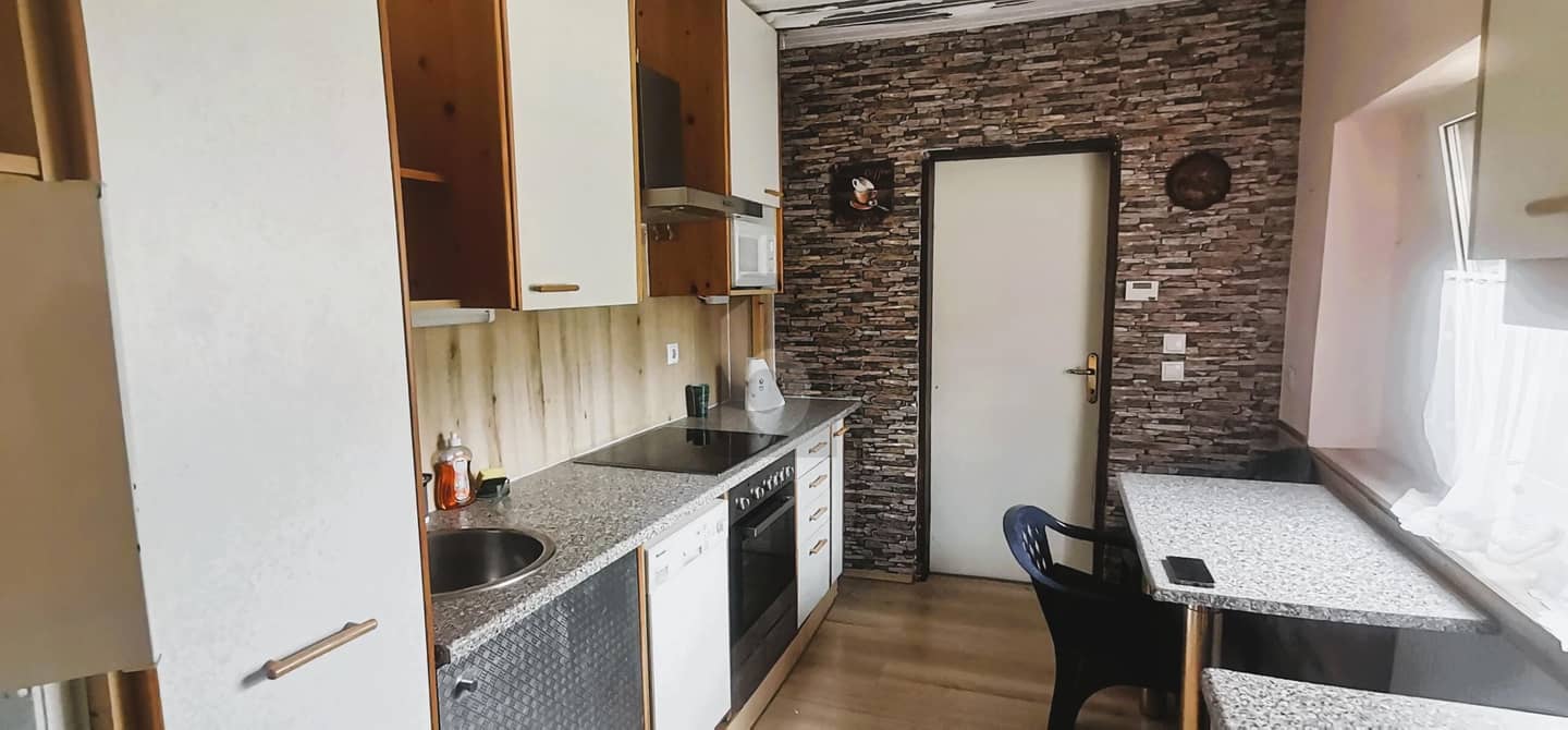 Privatgarten und Terrasse kompakte familienwohnung