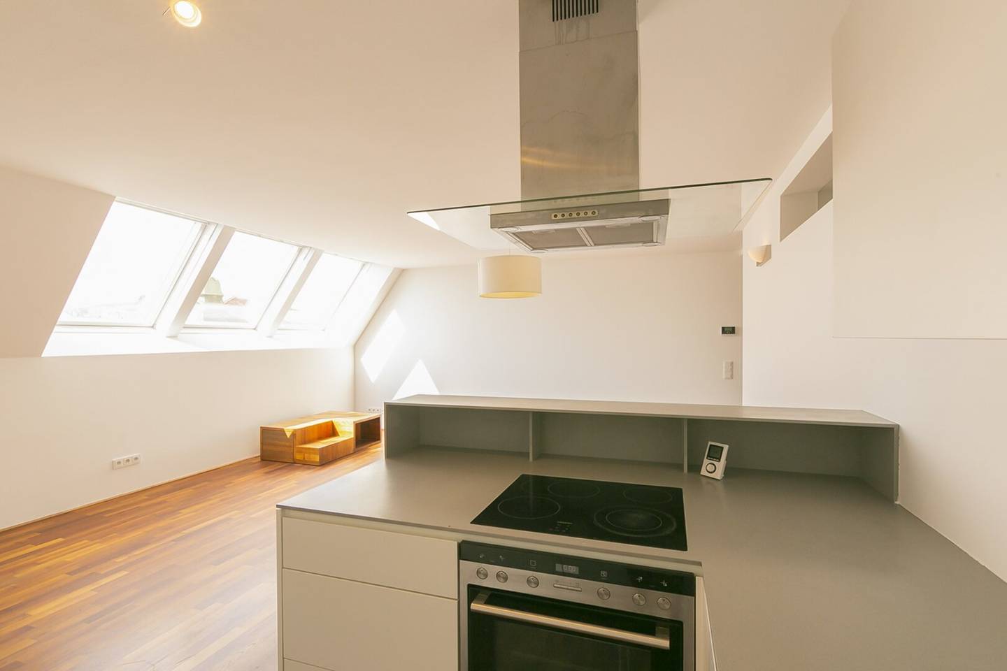 Gersthofer Straße - 3 Zimmer DG mit hofseitigem Balkon