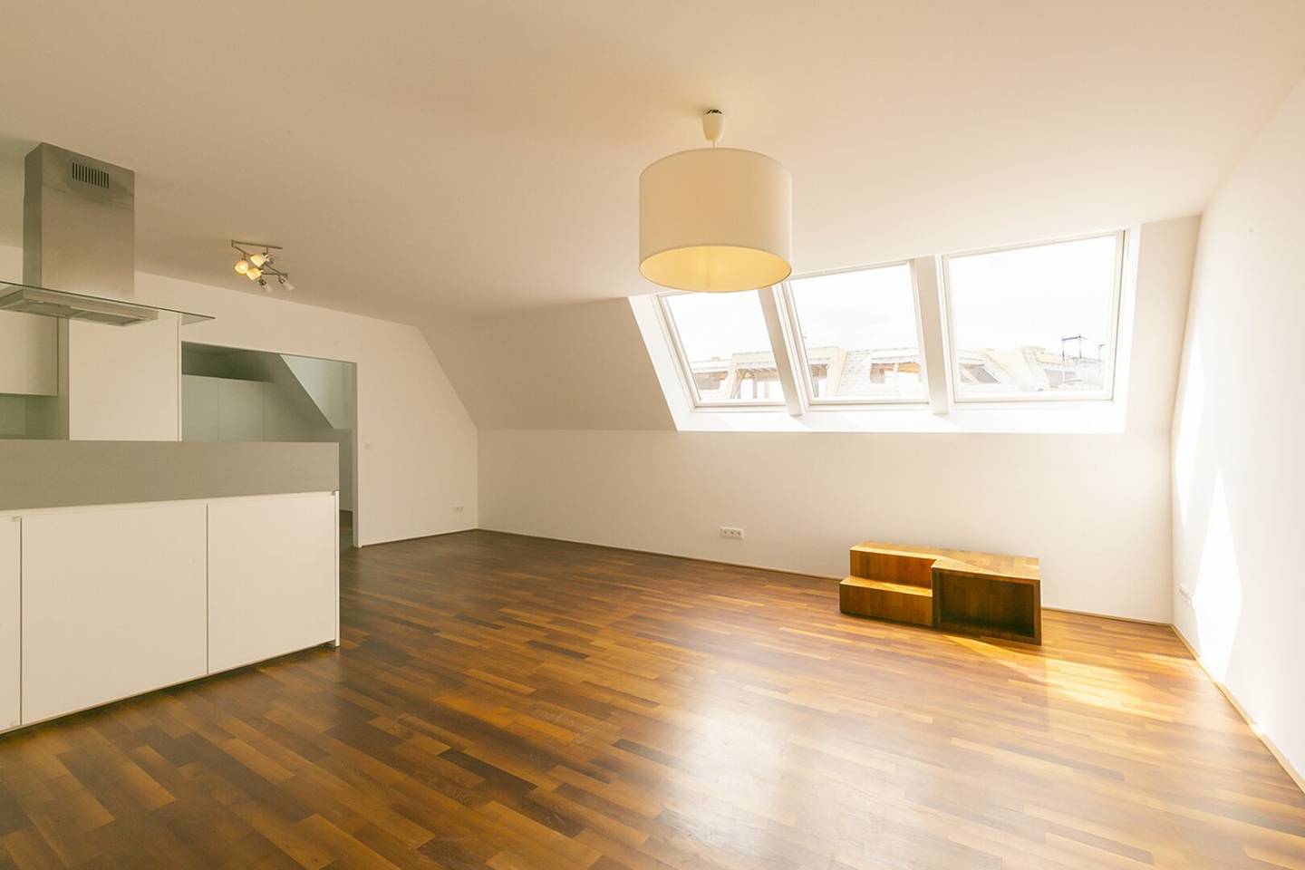 Gersthofer Straße - 3 Zimmer DG mit hofseitigem Balkon