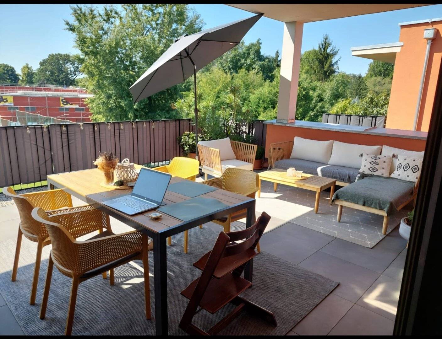 Bad Radkersburg: Exclusive 4-room apartment with large roof terrace, 2 bathrooms, underground parking in central yet quiet location