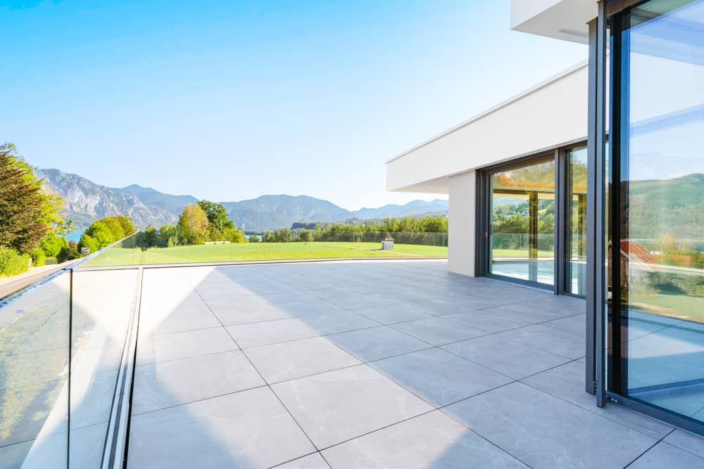 Bright rooftop apartment with Attersee view