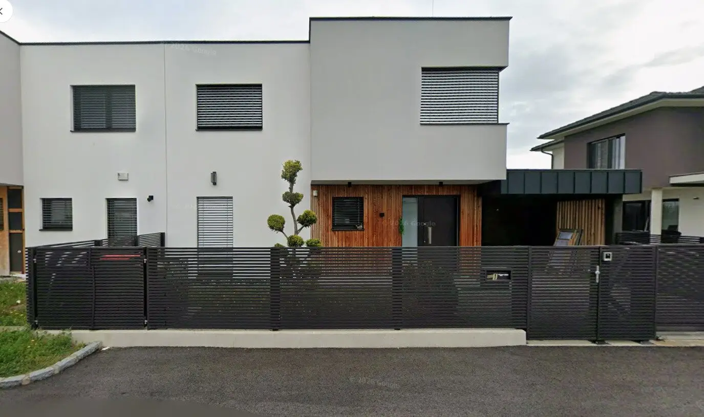Modern semi-detached house with high-quality fittings, 145m², 5 rooms, plus terrace, garden & garage in Pottendorf, Lower Austria