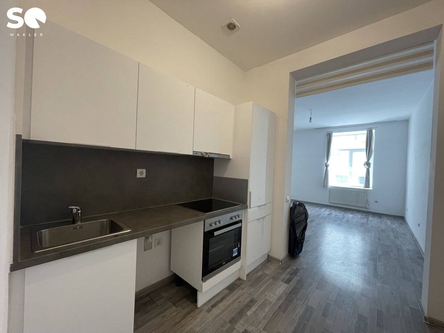 #SQ - 1 ROOM OLD BUILDING APARTMENT NEAR HAUPTBAHNHOF
