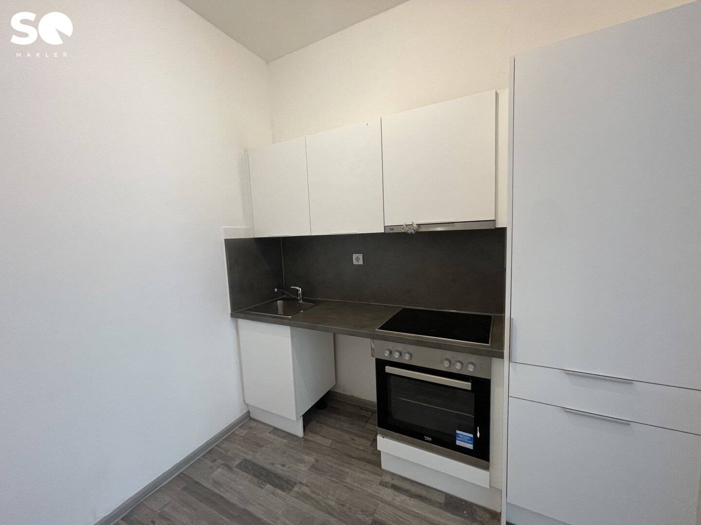 #SQ - 1 ROOM OLD BUILDING APARTMENT NEAR HAUPTBAHNHOF