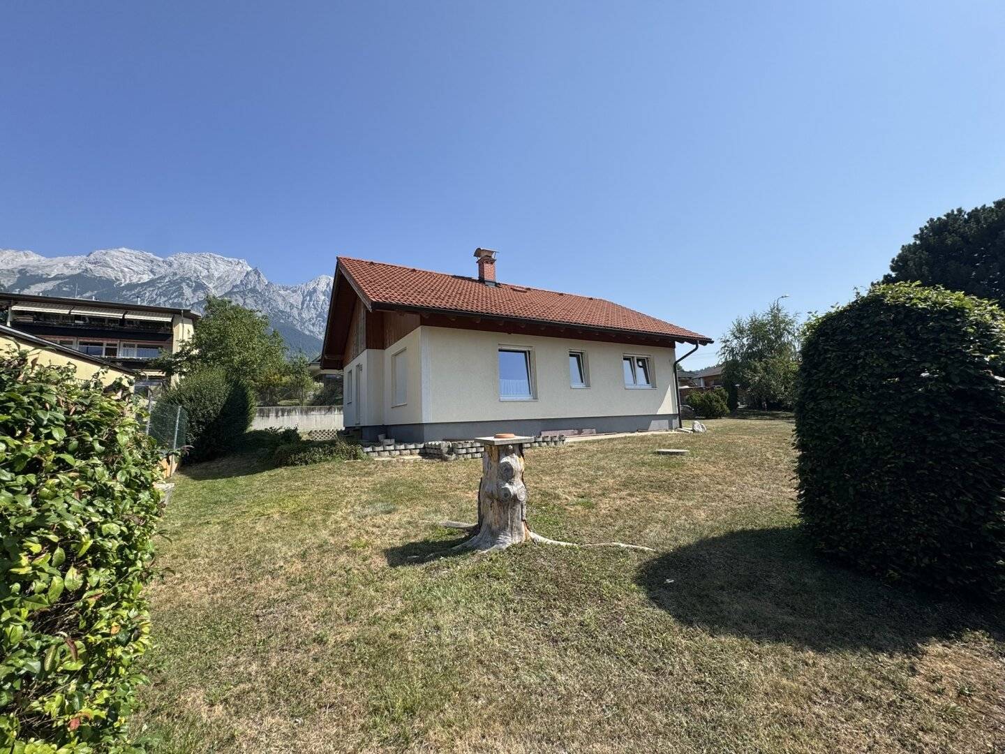 Absam bei Innsbruck: Gepflegtes Einfamilienhaus auf 904 m² Sonnen-Grundstück mit Potenzial für über 420 m² Wohnnutzfläche!