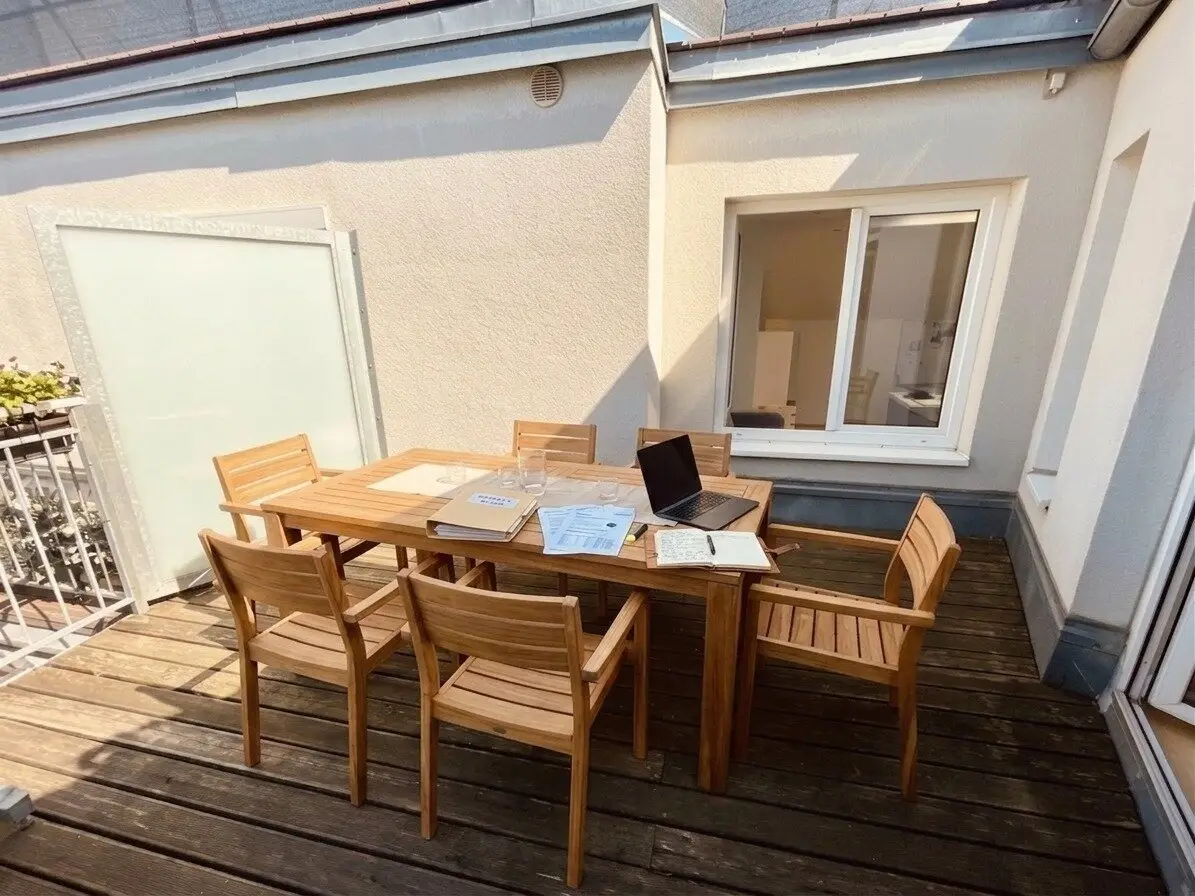 Unbefristetes, modernes Büro mit Terrasse und Klimaanlage beim Karmelitermarkt