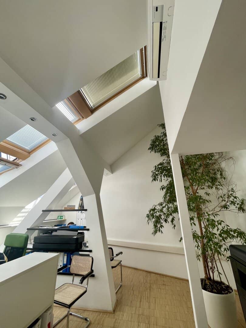 Unbefristetes, modernes Büro mit Terrasse und Klimaanlage beim Karmelitermarkt
