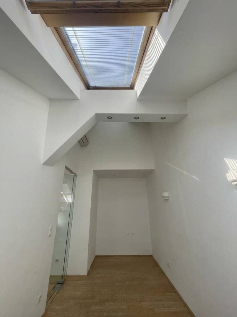Modern office with terrace and air conditioning near Karmelitermarkt