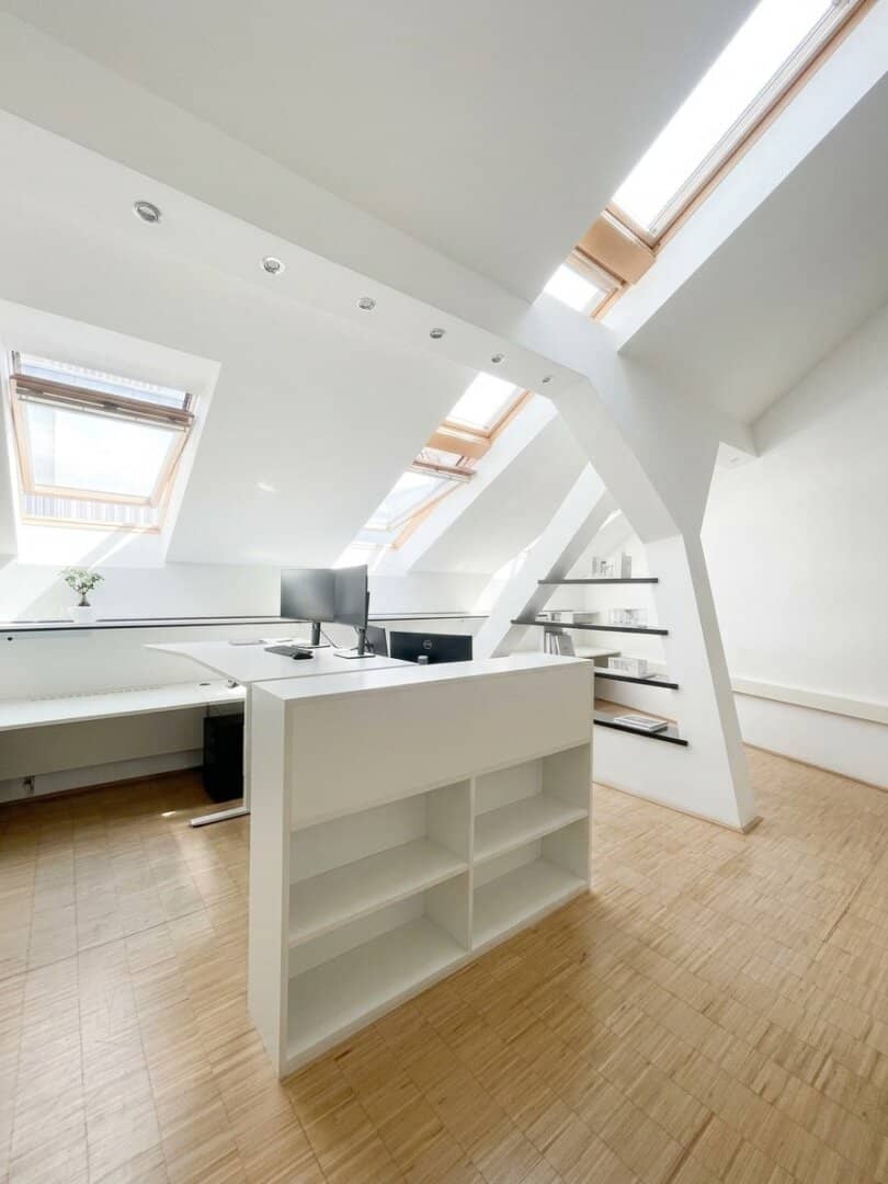 Modern office with terrace and air conditioning near Karmelitermarkt