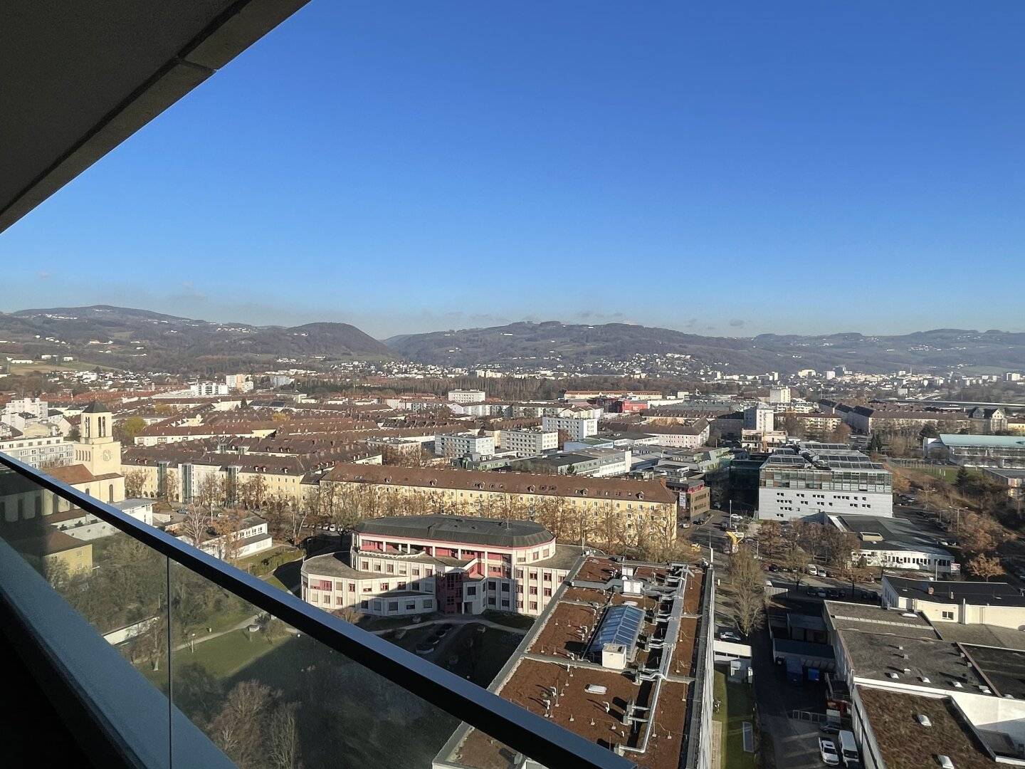 HOCH HINAUS - TOP 2-Zimmer Wohnung im 18. OIG des Bruckner Towers