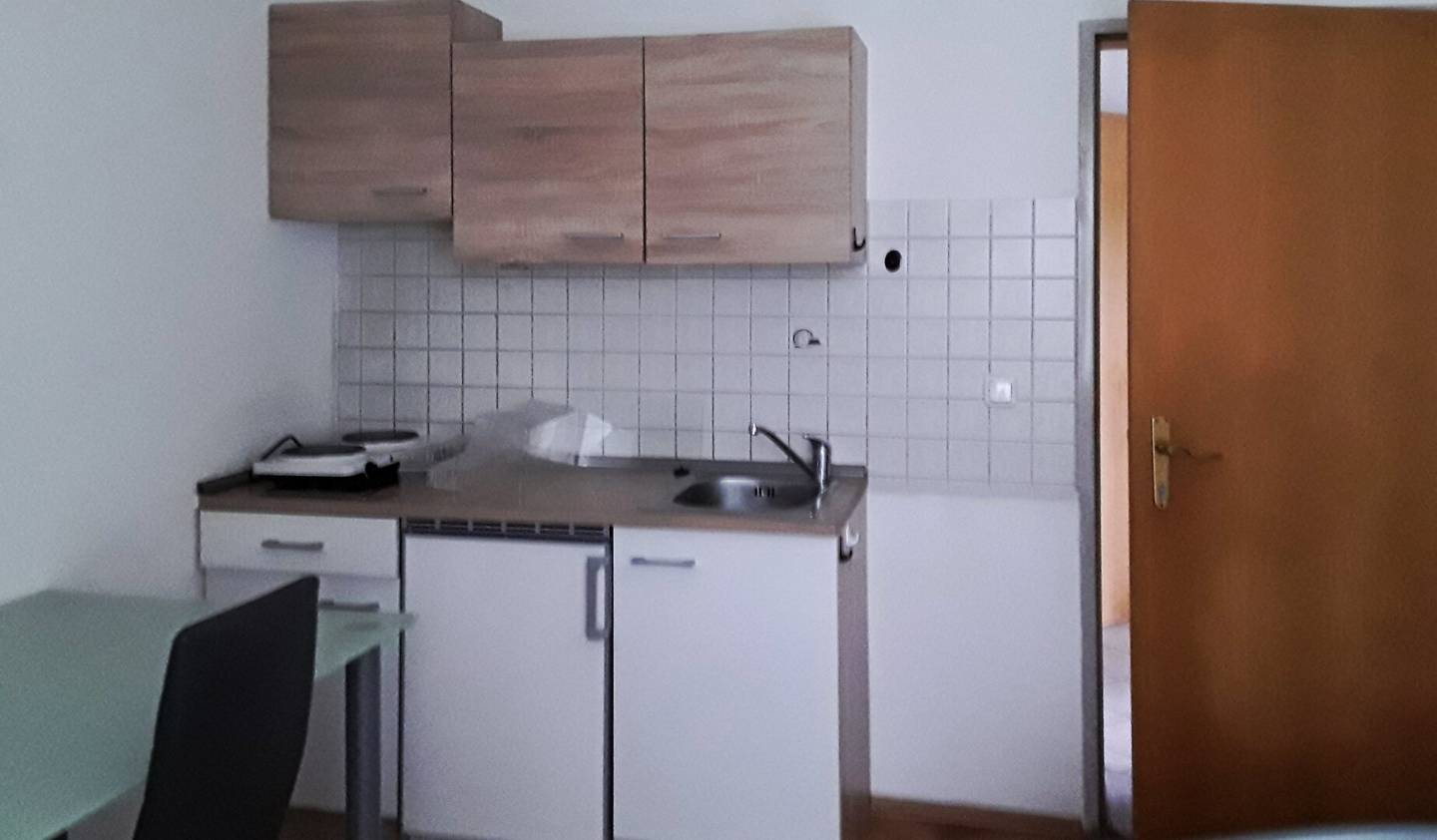 Einzelzimmer, Monteurzimmer oder Arbeiterzimmer mit PKW– Stellplatz in der aufstrebenden, Stadtgemeinde- Laakirchen.