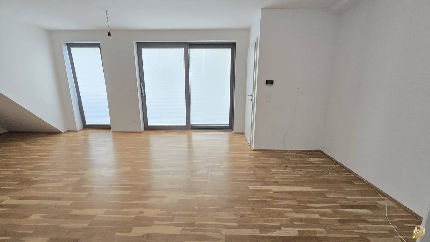 Dachgeschoß- Wohnung, zwei Zimmer + Terrasse, Nähe Augarten