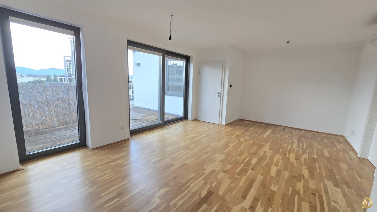 Dachgeschoß- Wohnung, zwei Zimmer + Terrasse, Nähe Augarten