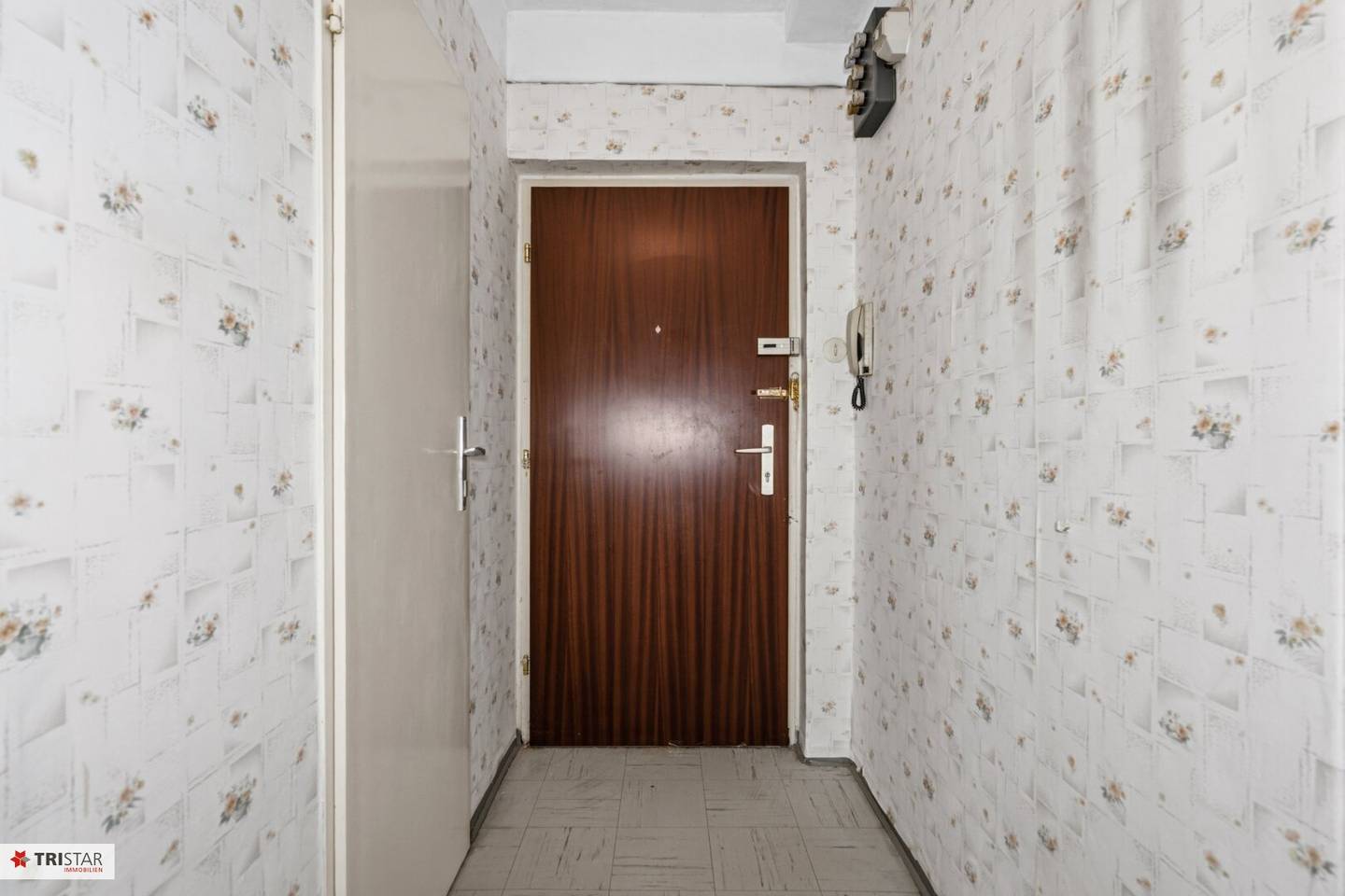Charming 2-room apartment in 1230 Wien, 49.5 m², top location, in need of renovation!