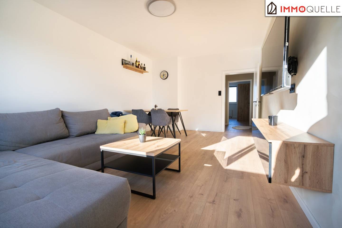 Weitblick trifft Wohngefühl - Lichtdurchflutete 2-Zimmer-Wohnung im 8. Obergeschoss mit beeindruckendem Weitblick über Wels