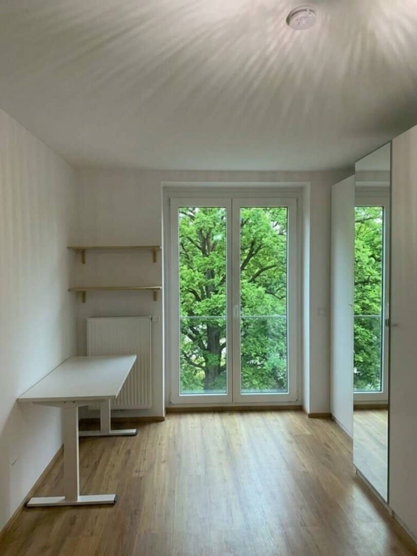 Modernes eingerichtetes 2-Zi-Apartment mit großer Loggia, Privater Auto Stellplatz &amp; Marken - Einbauküche in 1200 Wien, top renoviert!