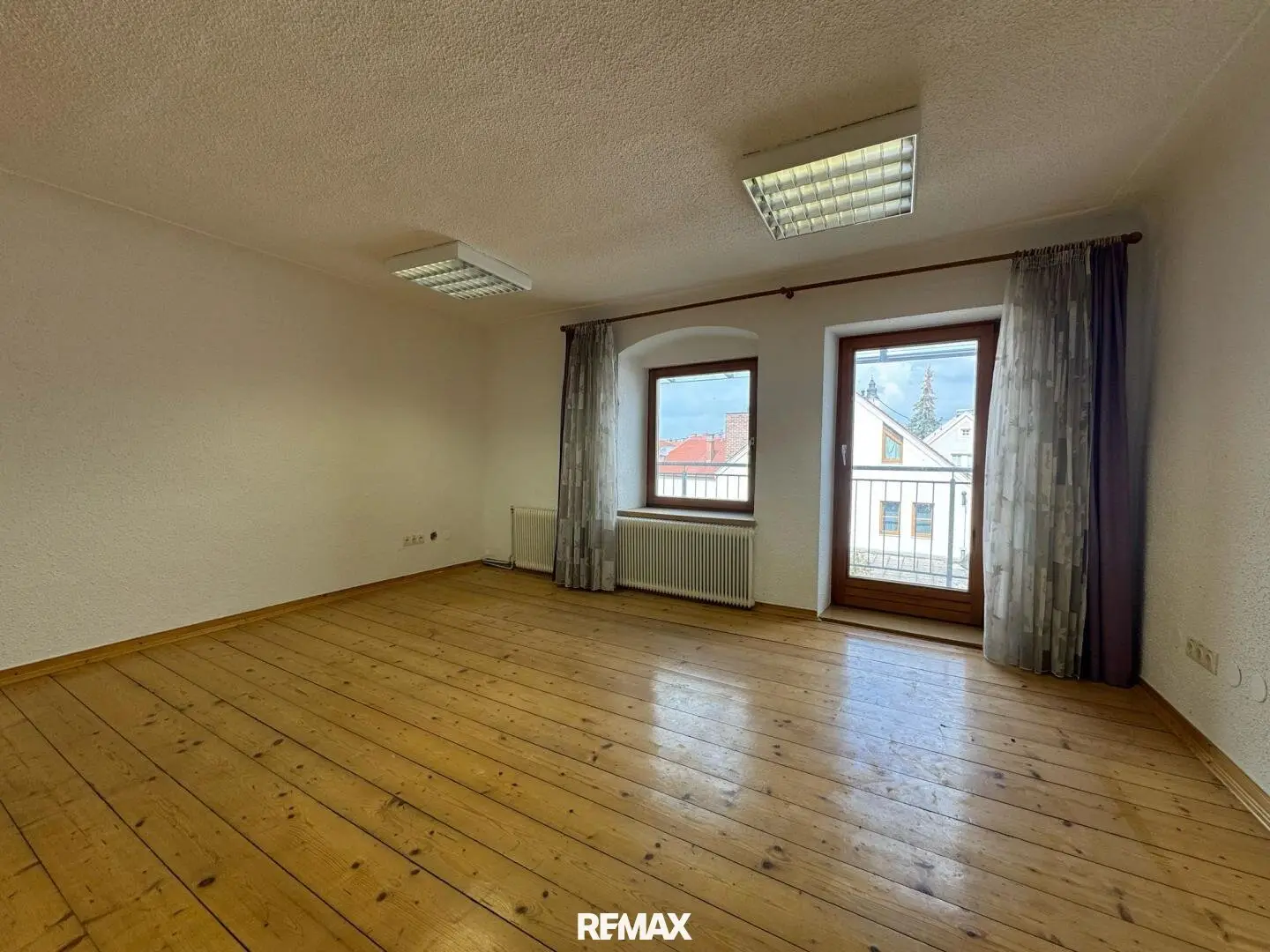 ! PRICE REDUCED ! Spacious office spaces with staff terrace in the heart of Eferding