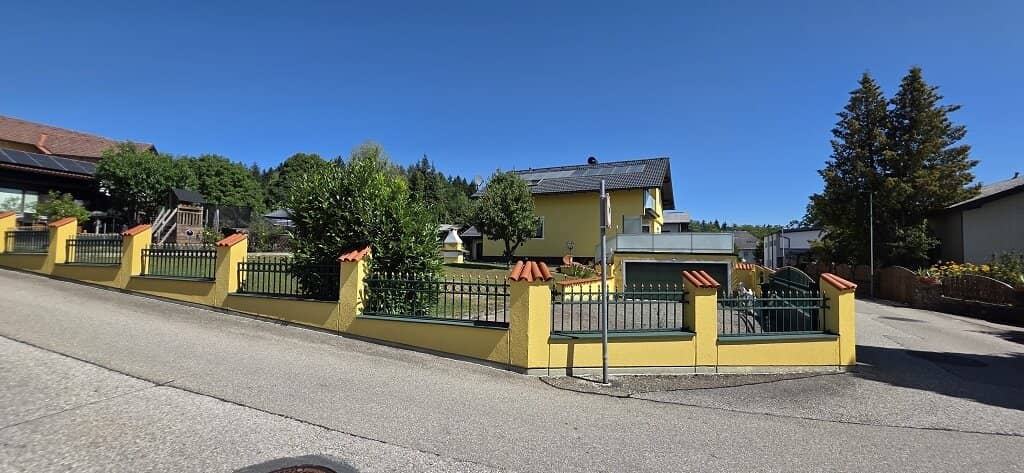 Spacious single family house for sale in quiet residential area