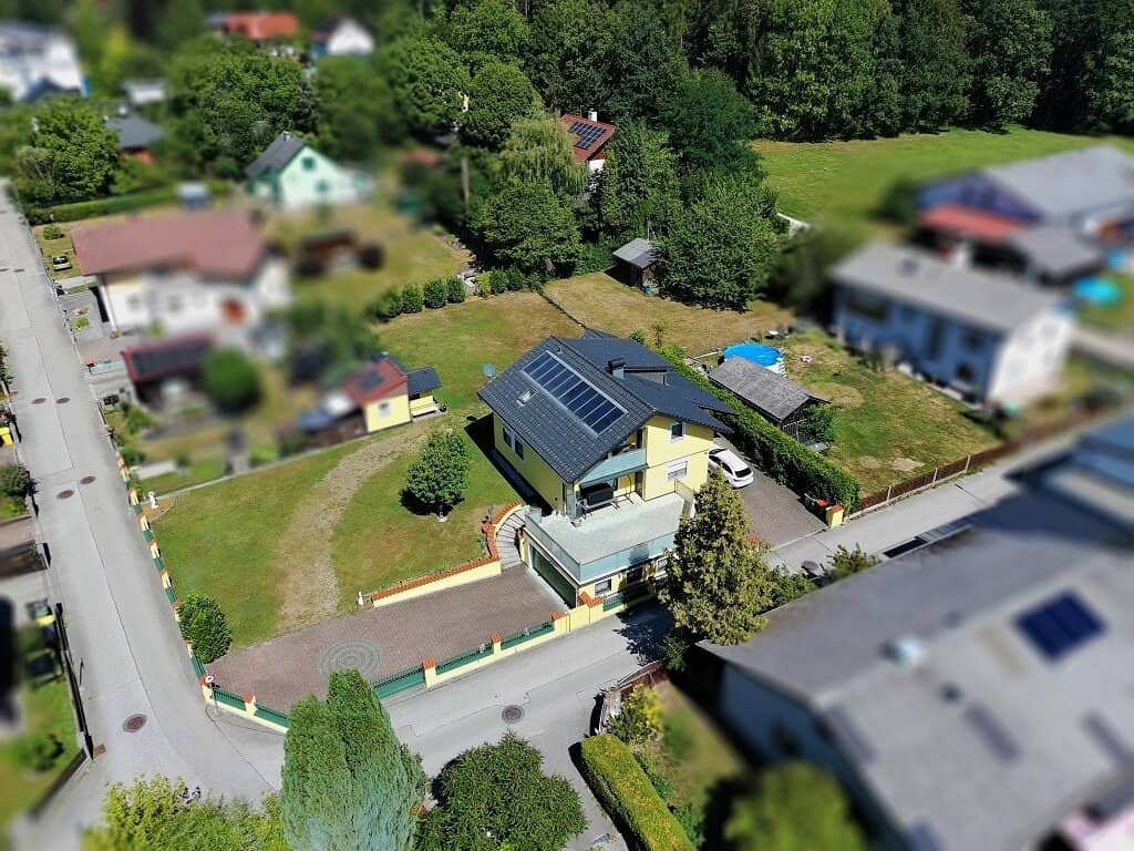 Spacious single family house for sale in quiet residential area