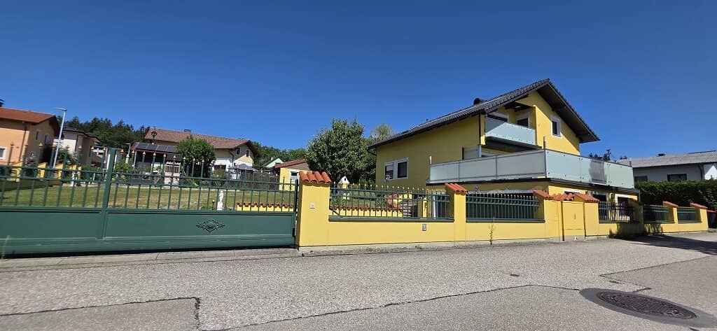 Spacious single family house for sale in quiet residential area