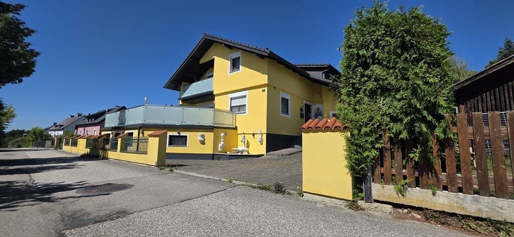 Spacious single family house for sale in quiet residential area