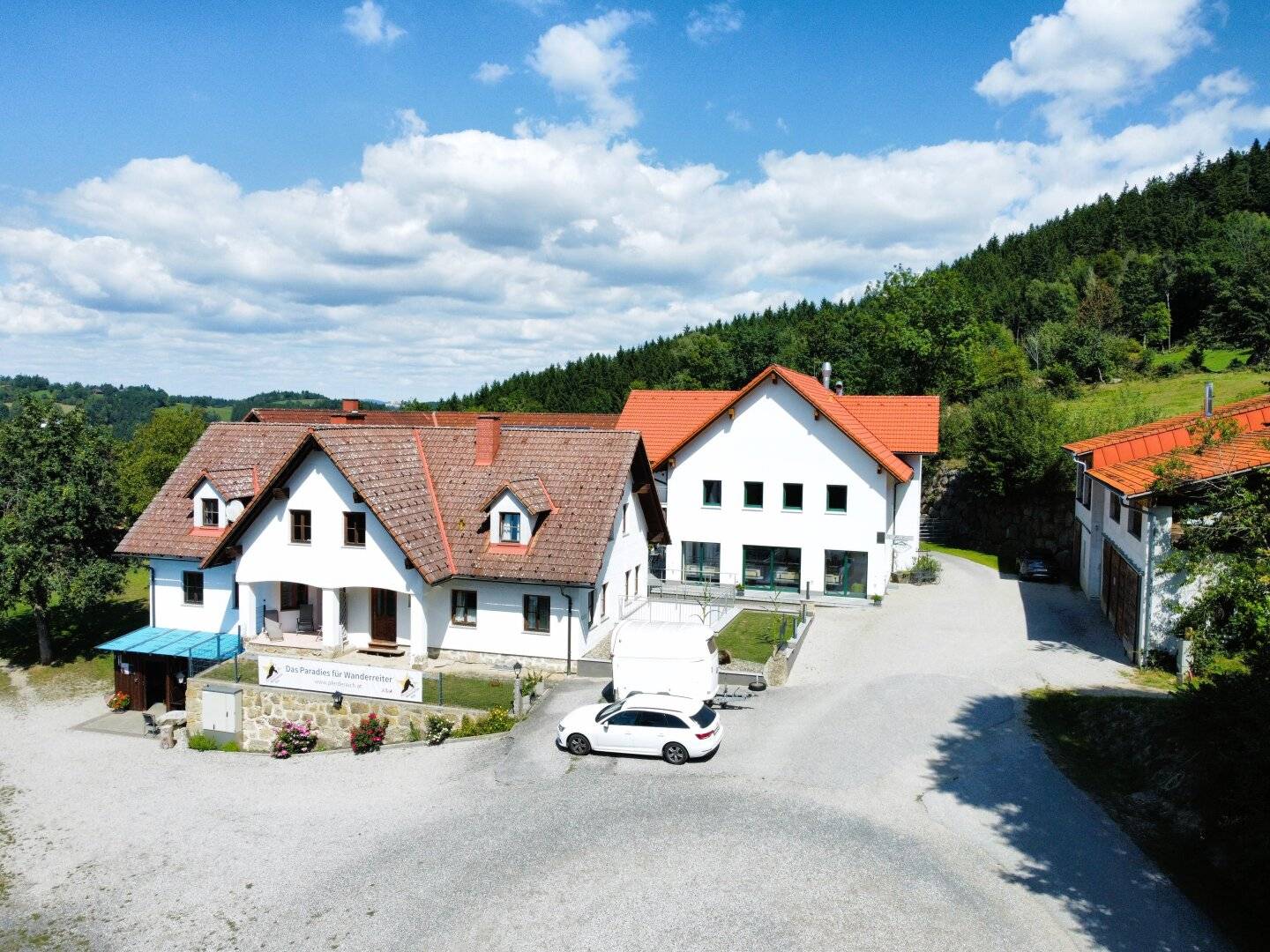 Dream estate for horse lovers in secluded location with approx. 13 ha - trail riding in the horse realm Mühlviertler Alm