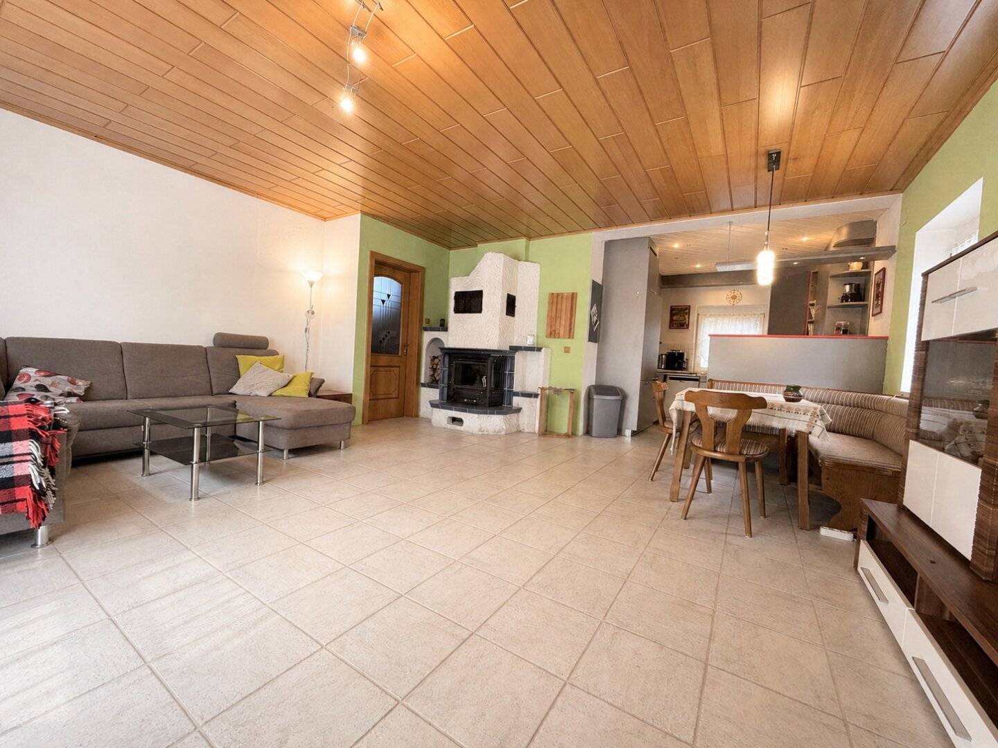 High-quality detached house in solid construction | ca. 189 m² NFL | ca. 793 m² plot | Full basement | Wintergarden | Garage | Carport | Green view