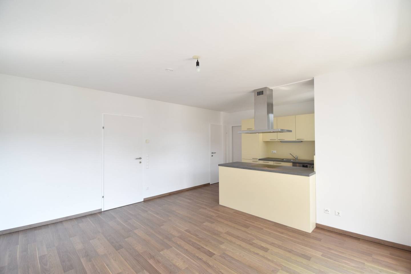2 - Zimmer Neubauwohnung | mit Balkon hofseitig | ab sofort
