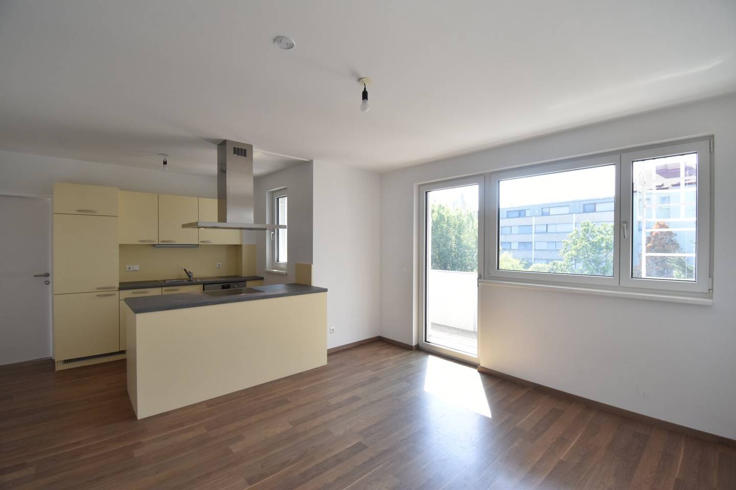 2 - Zimmer Neubauwohnung | mit Balkon hofseitig | ab sofort