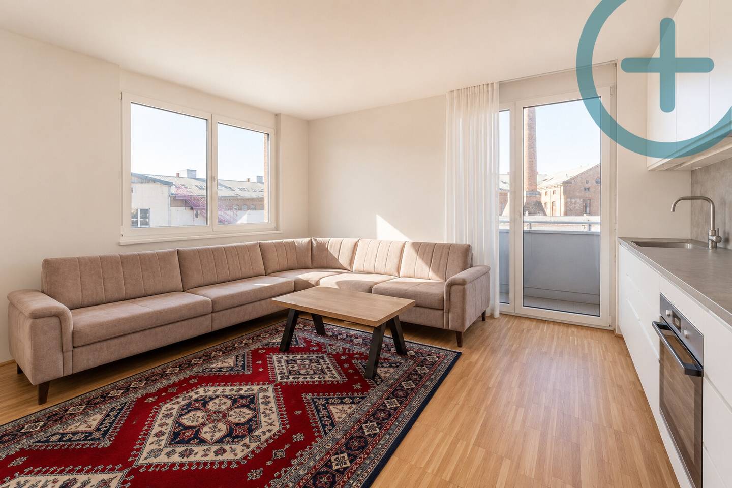 Lichtdurchflutete Wohnung mit Balkon und Aufzug