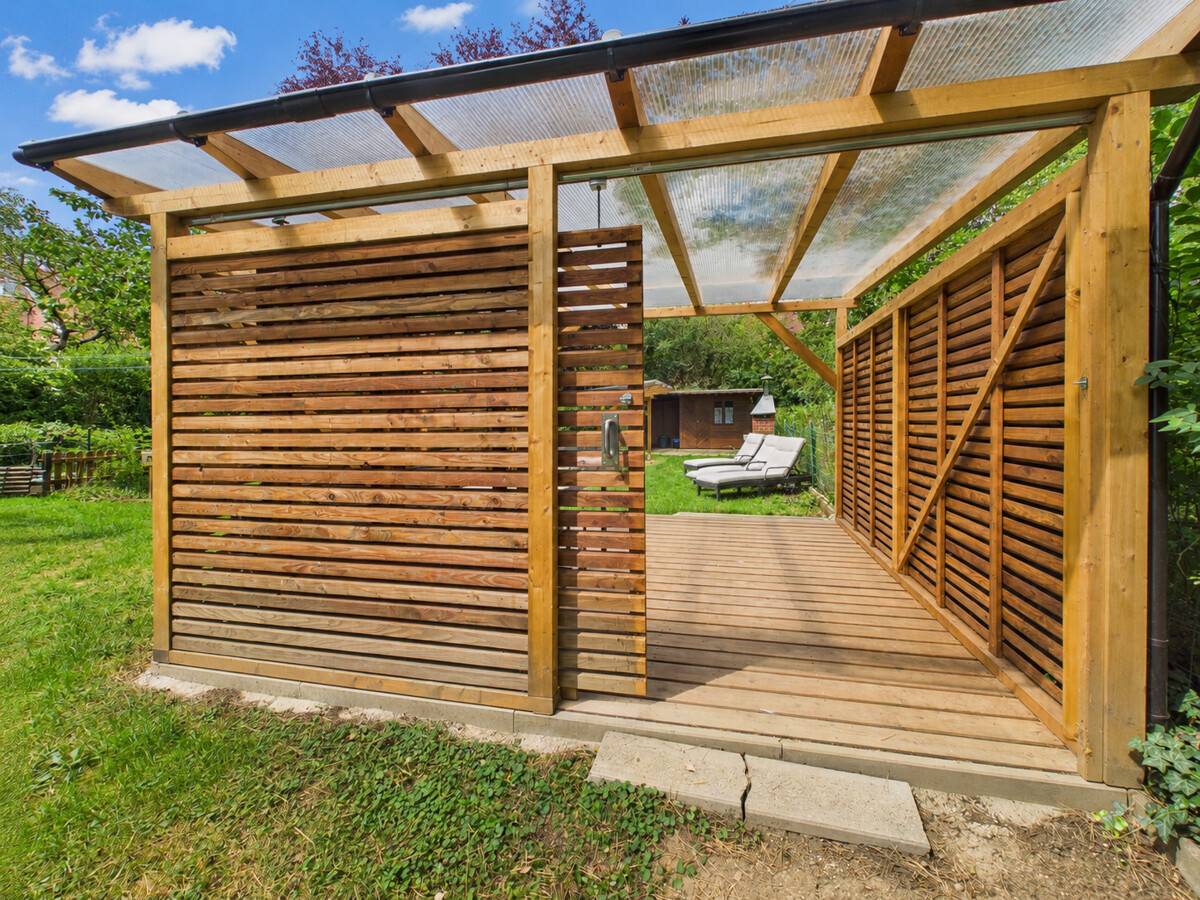 High quality renovated apartment with private garden